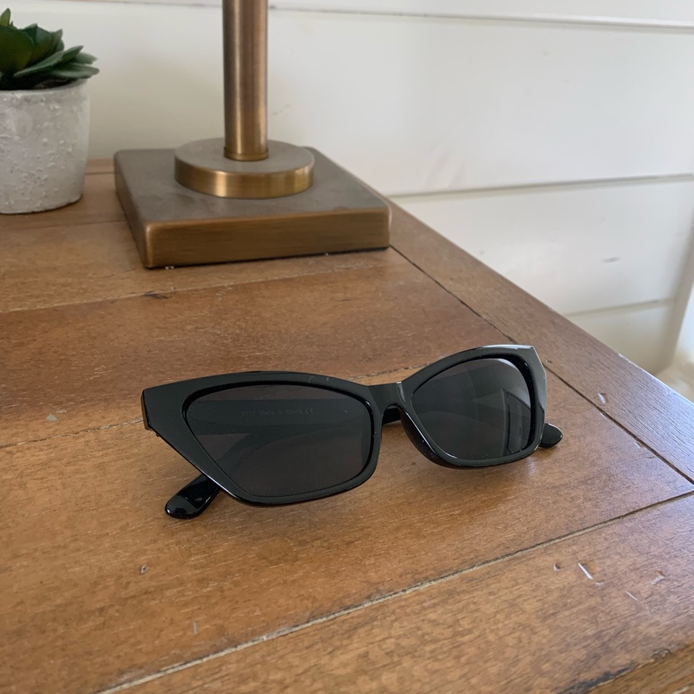 Cat eye sunglasses